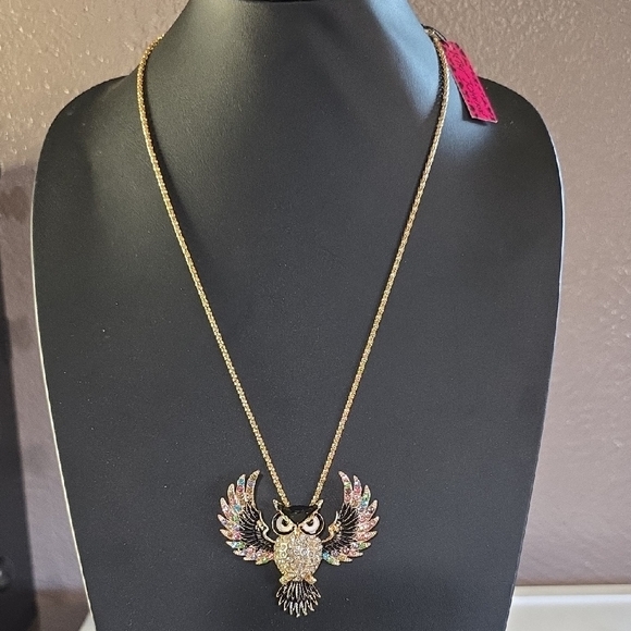 Betsy Johnson Elegant Owl Pendant Necklace NWT - Picture 1 of 6